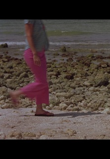 Samantha Mathis feet photo thumbnail