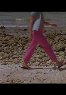 Samantha Mathis feet photo thumbnail