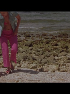 Samantha Mathis feet photo thumbnail