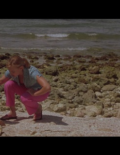 Samantha Mathis feet photo thumbnail