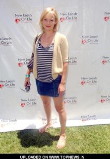 Samantha Mathis feet photo thumbnail