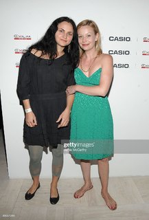 Samantha Mathis feet photo thumbnail