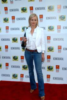 Samantha Mathis feet photo thumbnail