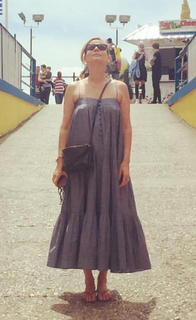 Samantha Mathis feet photo thumbnail