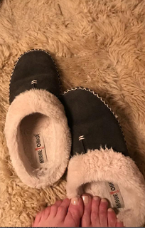 Samantha Mathis feet photo thumbnail