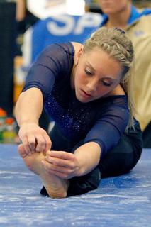 Samantha Peszek feet photo 5