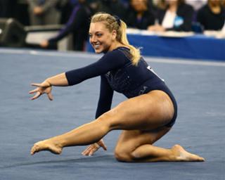 Samantha Peszek feet photo 4