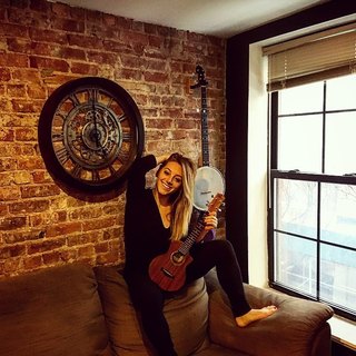 Samantha Peszek feet photo 17