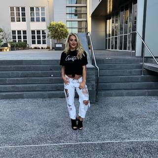 Samantha Peszek feet photo 5