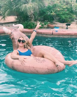 Samantha Peszek feet photo 9