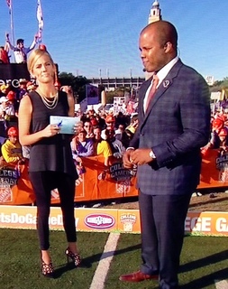 Samantha Ponder feet photo thumbnail