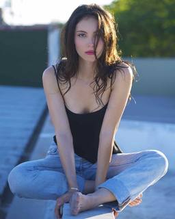 Samantha Robinson feet photo 3