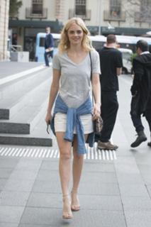 Samara Weaving feet photo thumbnail