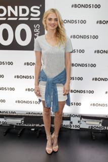 Samara Weaving feet photo thumbnail
