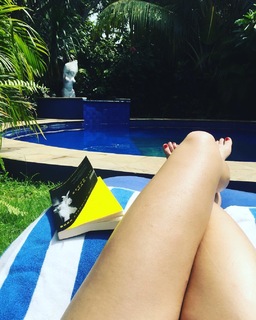 Samara Weaving feet photo thumbnail
