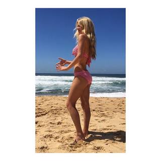 Samara Weaving feet photo thumbnail