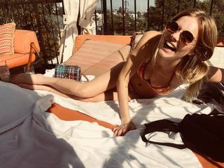 Samara Weaving feet photo thumbnail