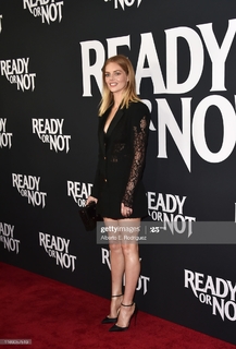 Samara Weaving feet photo thumbnail