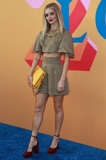 Samara Weaving feet photo thumbnail
