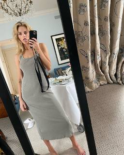 Samara Weaving feet photo thumbnail