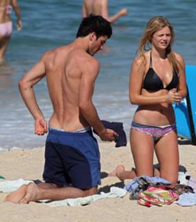 Samara Weaving feet photo thumbnail