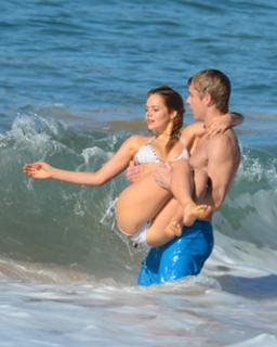 Samara Weaving feet photo thumbnail