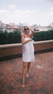 Samara Weaving feet photo thumbnail