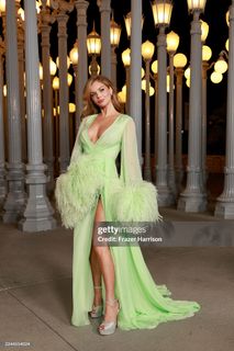 Samara Weaving feet photo thumbnail