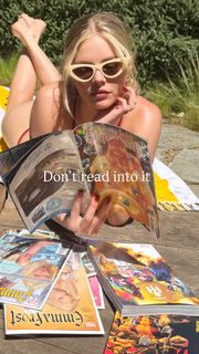 Samara Weaving feet photo 1