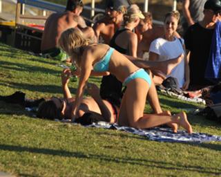 Samara Weaving feet photo thumbnail