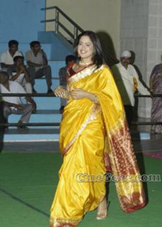 Sameera Reddy feet photo thumbnail