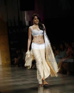 Sameera Reddy feet photo thumbnail