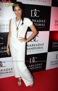 Sameera Reddy feet photo thumbnail