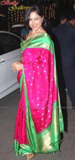 Sameera Reddy feet photo thumbnail