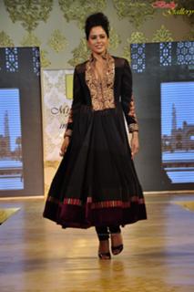 Sameera Reddy feet photo thumbnail