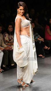 Sameera Reddy feet photo thumbnail