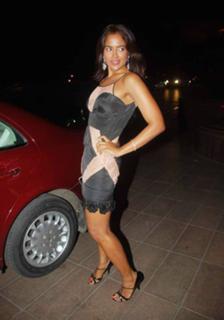 Sameera Reddy feet photo thumbnail