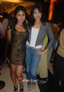 Sameera Reddy feet photo thumbnail