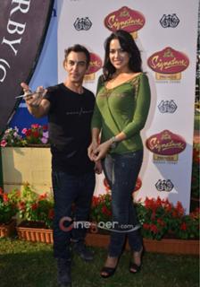 Sameera Reddy feet photo thumbnail