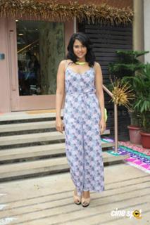 Sameera Reddy feet photo thumbnail