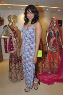 Sameera Reddy feet photo thumbnail