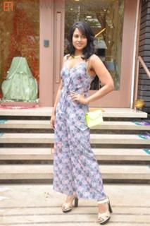 Sameera Reddy feet photo thumbnail