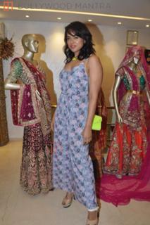 Sameera Reddy feet photo thumbnail