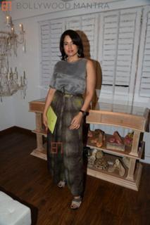 Sameera Reddy feet photo thumbnail