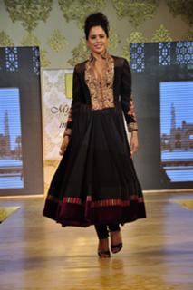 Sameera Reddy feet photo thumbnail