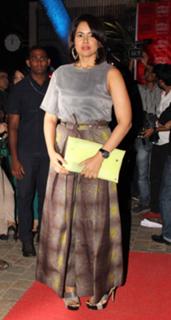 Sameera Reddy feet photo thumbnail