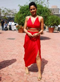 Sameera Reddy feet photo thumbnail