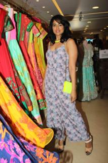 Sameera Reddy feet photo thumbnail