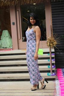 Sameera Reddy feet photo thumbnail