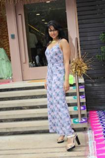 Sameera Reddy feet photo thumbnail